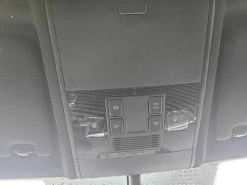 Used 2022 Volkswagen Atlas Cross Sport SE image 25