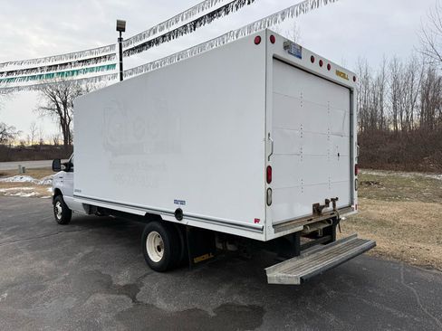 Used 2013 Ford E-350 and Econoline 350 Super Duty w/ Exterior Upgrade Pkg image 4