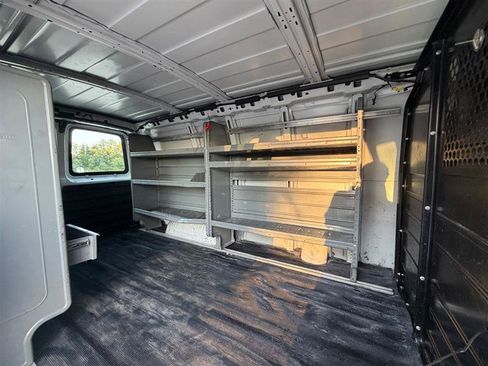 Used 2018 Chevrolet Express 2500 w/ Driver Convenience Package RWD image 12