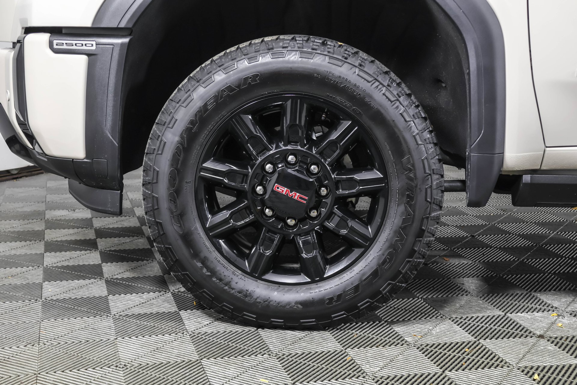 Used 2026 GMC Sierra 2500 AT4 w/ AT4 Premium Plus Package AWD/4WD image 19