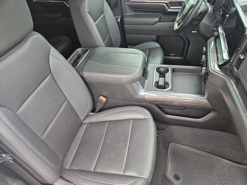 Used 2024 Chevrolet Silverado 2500 LTZ w/ LTZ Convenience Package AWD/4WD image 19