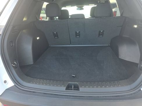 Used 2025 Chevrolet Equinox LT AWD/4WD image 7