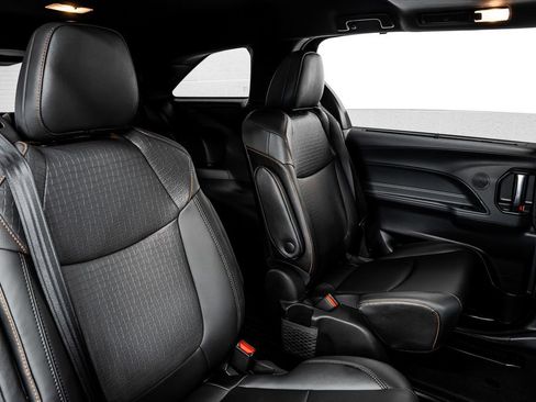 Used 2021 Toyota Sienna XSE image 34