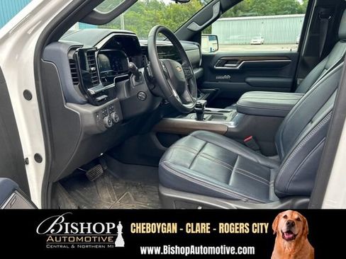 Used 2024 Chevrolet Silverado 1500 High Country w/ High Country Premium Package AWD/4WD image 2