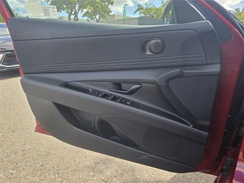 New 2025 Hyundai Elantra SEL image 21