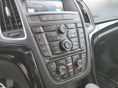 Used 2019 Buick Cascada Premium image 17