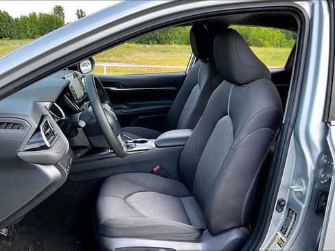 Used 2021 Toyota Camry LE FWD image 21