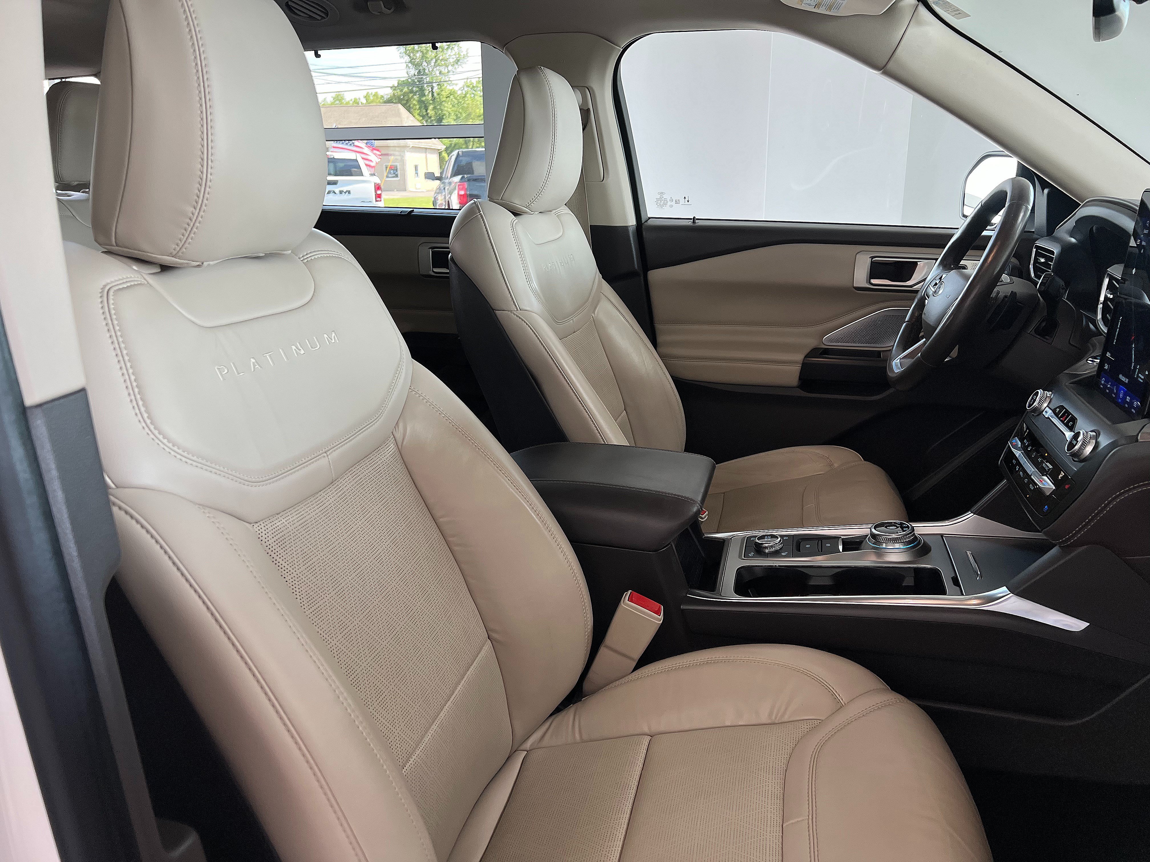 Used 2020 Ford Explorer Platinum w/ Premium Technology Package AWD/4WD image 30