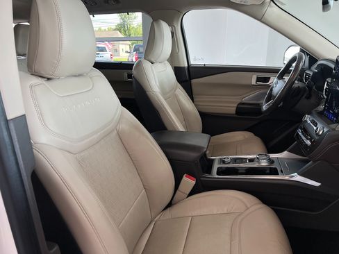 Used 2020 Ford Explorer Platinum w/ Premium Technology Package AWD/4WD image 30