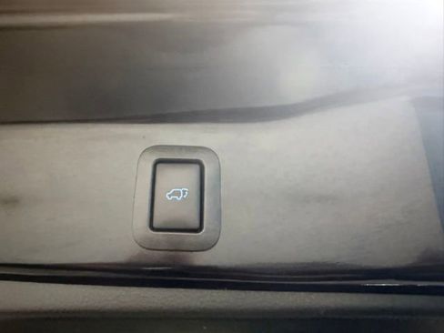 Used 2018 Toyota Highlander Plus w/ Carpet Mat Package (TMS) image 13