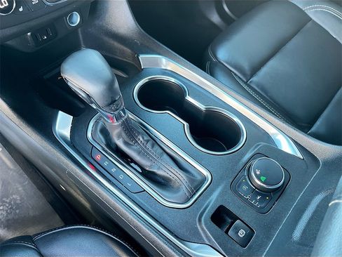 Used 2023 Chevrolet Traverse LT image 16