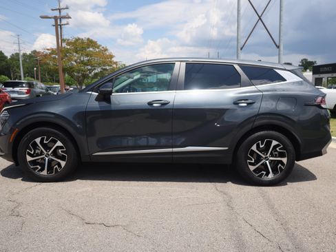Used 2024 Kia Sportage EX FWD image 2