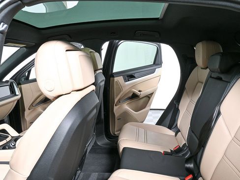 Certified 2025 Porsche Cayenne S image 28
