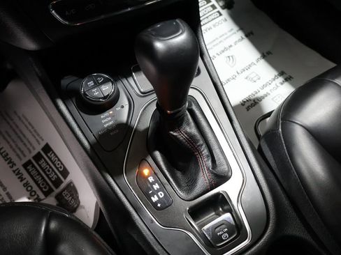 Used 2021 Jeep Cherokee Trailhawk image 33