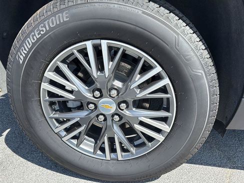 Used 2025 Chevrolet Traverse LT AWD/4WD image 23