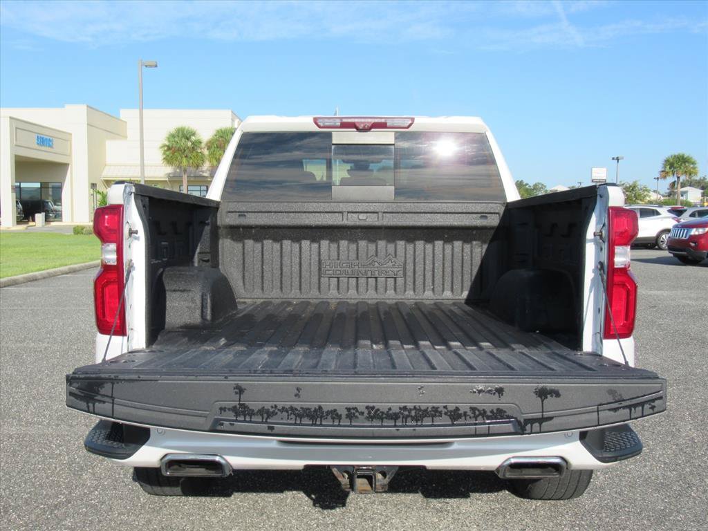 Used 2021 Chevrolet Silverado 1500 High Country w/ Technology Package AWD/4WD image 6