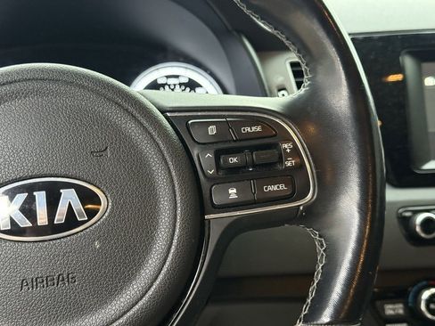 Used 2017 Kia Niro EX image 16