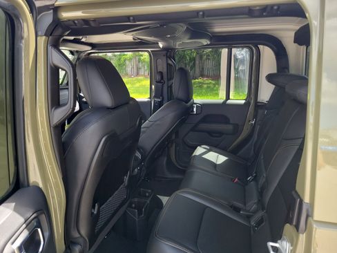 New 2025 Jeep Gladiator High Tide image 6