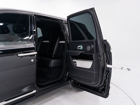 Certified 2022 Rolls-Royce Cullinan AWD/4WD image 29