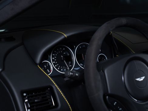 Used 2017 Aston Martin V12 Vantage S RWD image 21