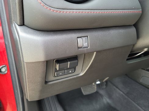 Used 2025 Chevrolet Colorado Z71 w/ Z71 Convenience Package 2 image 17