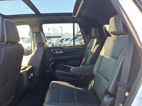 Used 2023 GMC Yukon SLT w/ SLT Luxury Package image 17