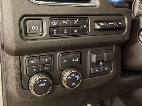 Used 2023 Chevrolet Tahoe Premier w/ Advanced Technology Package AWD/4WD image 20