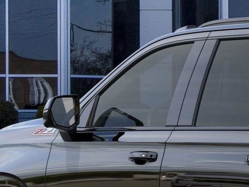 New 2026 Chevrolet Suburban Z71 w/ Comfort Package image 12