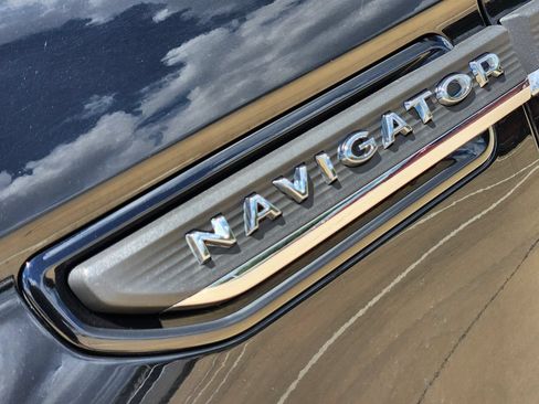 Used 2023 Lincoln Navigator L Reserve AWD/4WD image 12