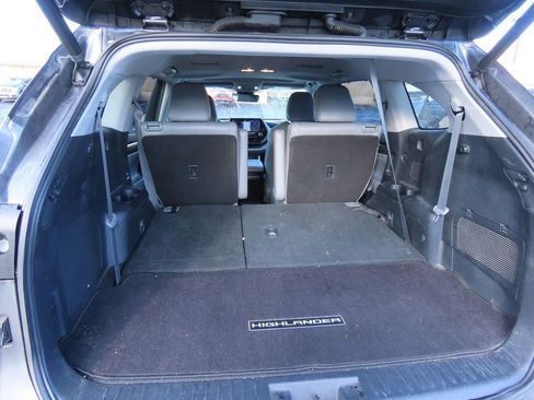 Used 2020 Toyota Highlander Limited image 12