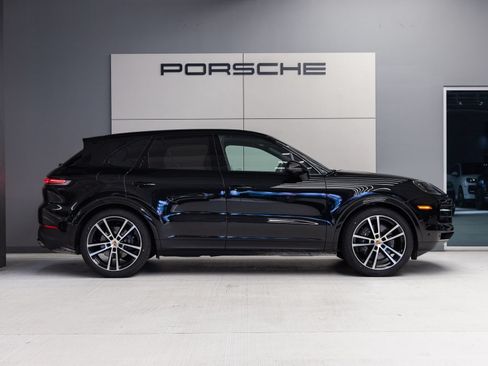Certified 2026 Porsche Cayenne AWD/4WD image 8
