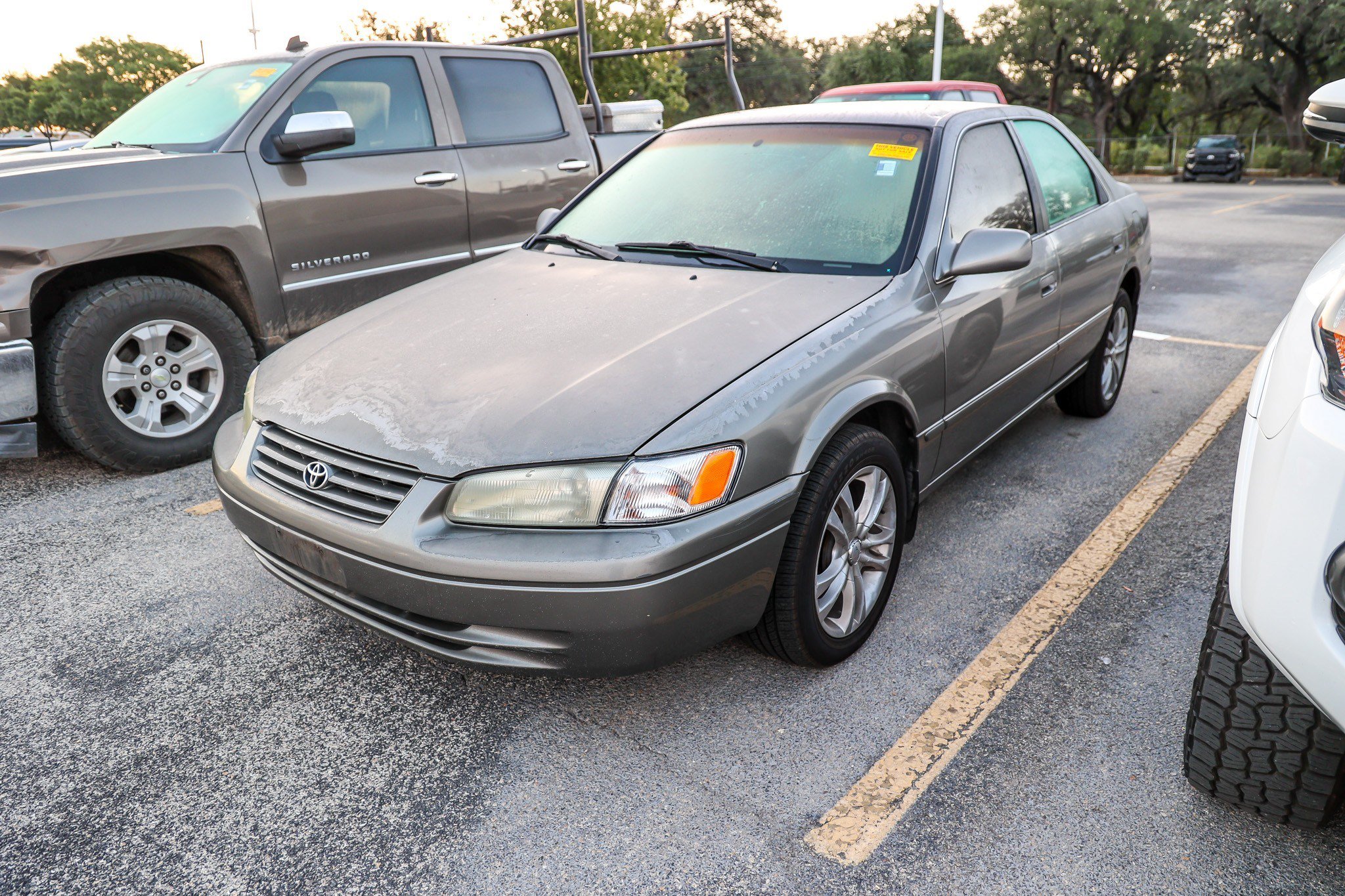 Used 1998 Toyota Camry LE FWD image 1