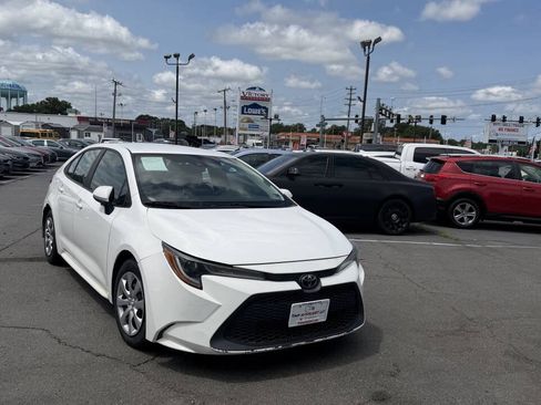 Used 2021 Toyota Corolla LE FWD image 4