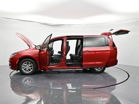 New 2026 Chrysler Pacifica Select image 44