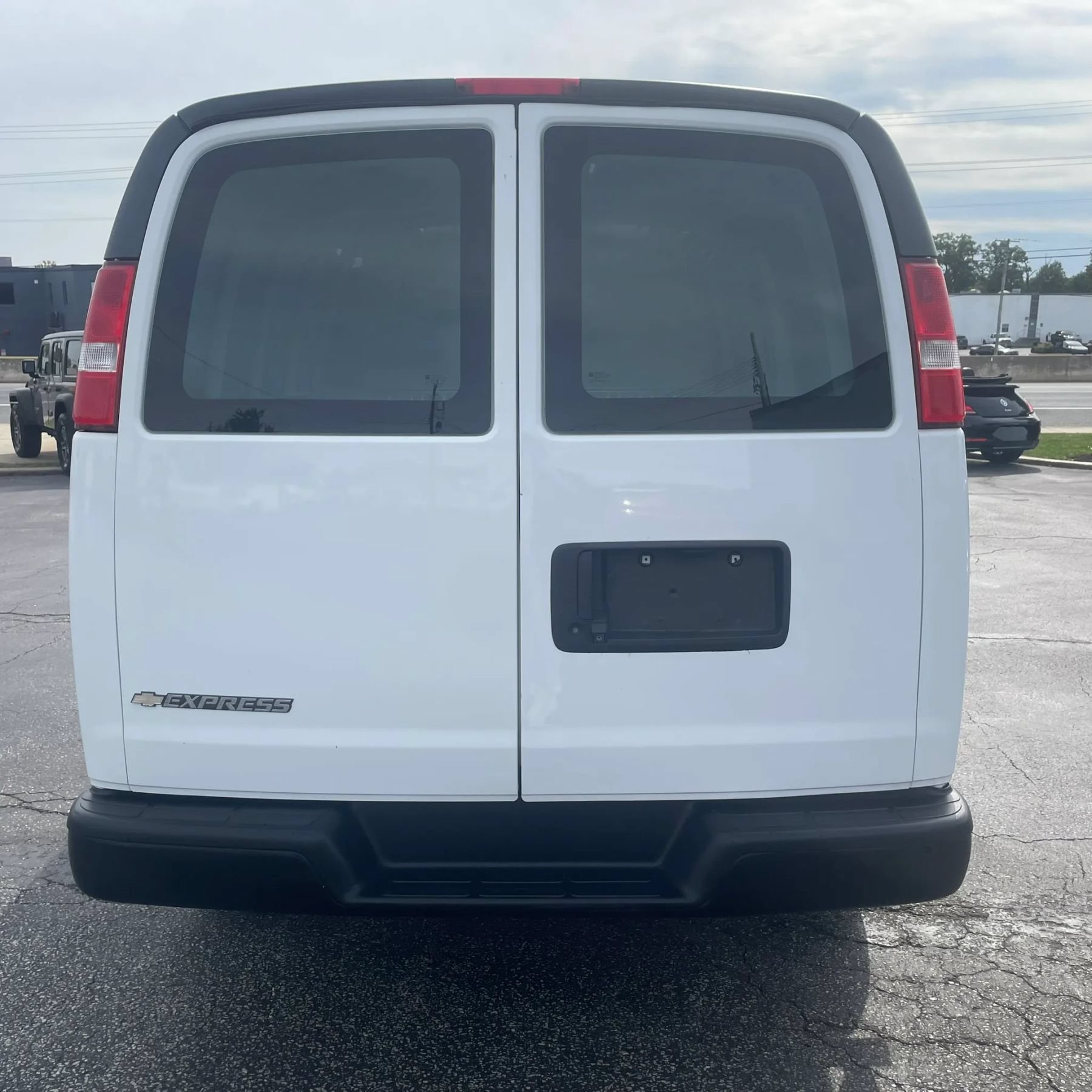 Used 2020 Chevrolet Express 2500 RWD image 6