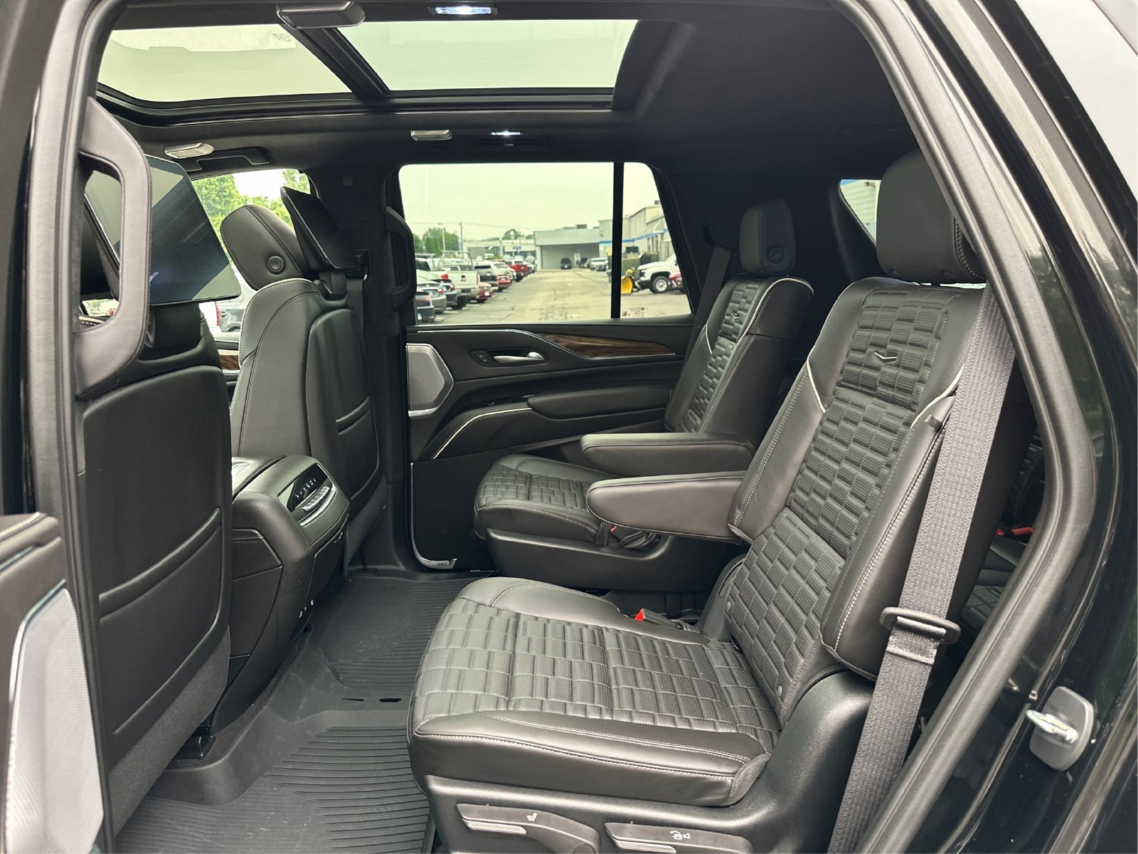 Certified 2023 Cadillac Escalade Sport Platinum w/ LPO, Floor Liner Package AWD/4WD image 10