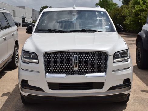 Certified 2024 Lincoln Navigator Reserve AWD/4WD image 3