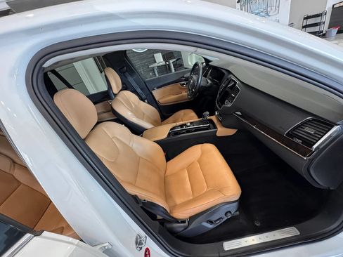 Used 2016 Volvo XC90 T6 Momentum w/ Momentum Plus Package AWD/4WD image 20