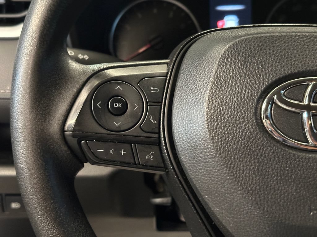 Used 2021 Toyota RAV4 LE FWD image 10