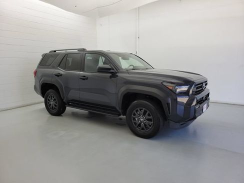 Used 2025 Toyota 4Runner SR5 AWD/4WD image 4