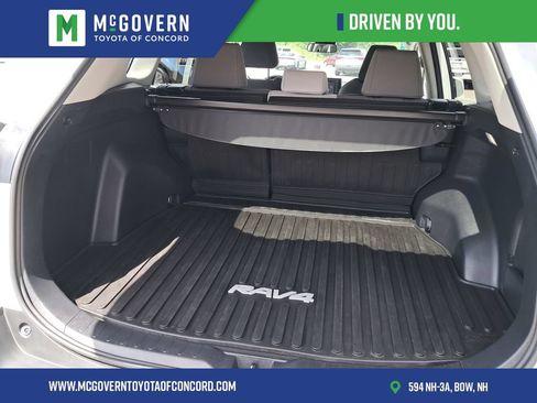 Used 2022 Toyota RAV4 XLE w/ Convenience Package AWD/4WD image 6