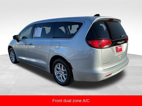 Used 2023 Chrysler Voyager LX image 5