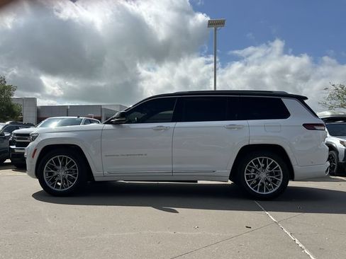 Used 2022 Jeep Grand Cherokee L Summit w/ Advanced Protech Group IV AWD/4WD image 2