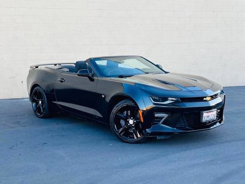 Used 2017 Chevrolet Camaro SS image 3