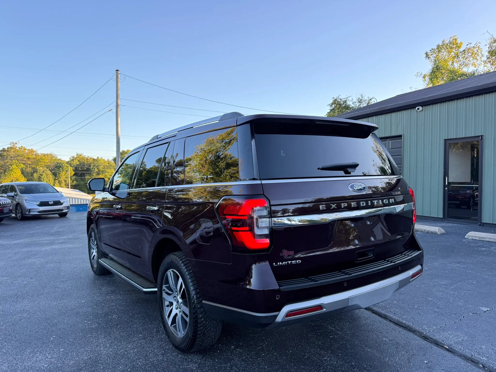 Used 2023 Ford Expedition Limited AWD/4WD image 4