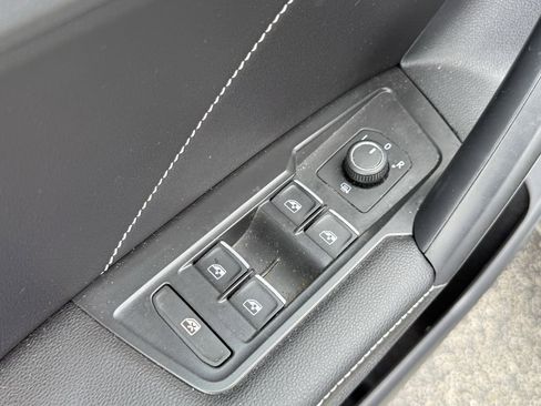 Used 2022 Volkswagen Tiguan SE FWD image 13
