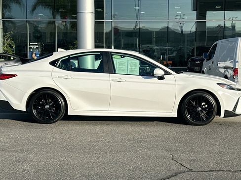 Used 2025 Toyota Camry Hybrid image 3