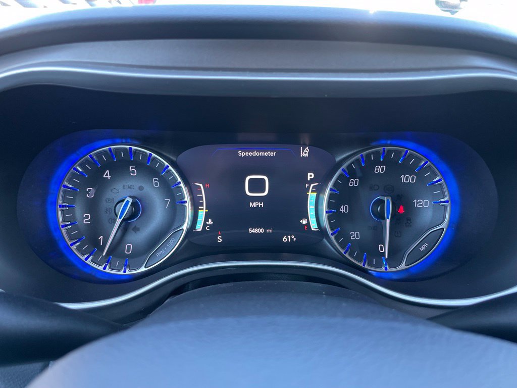 Used 2023 Chrysler Pacifica Touring-L FWD image 10