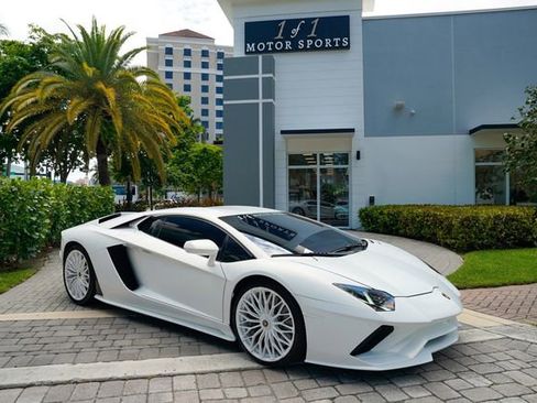 Used 2018 Lamborghini Aventador S AWD/4WD image 1