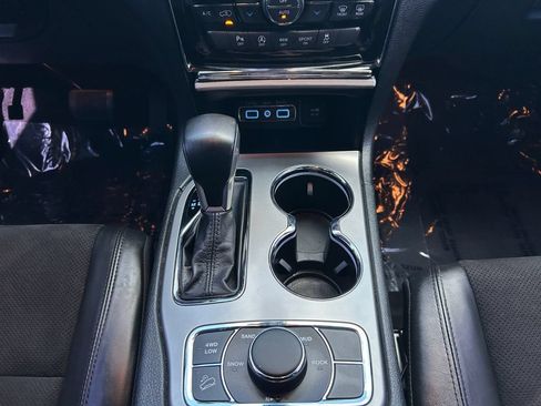 Used 2022 Jeep Grand Cherokee Laredo X AWD/4WD image 13